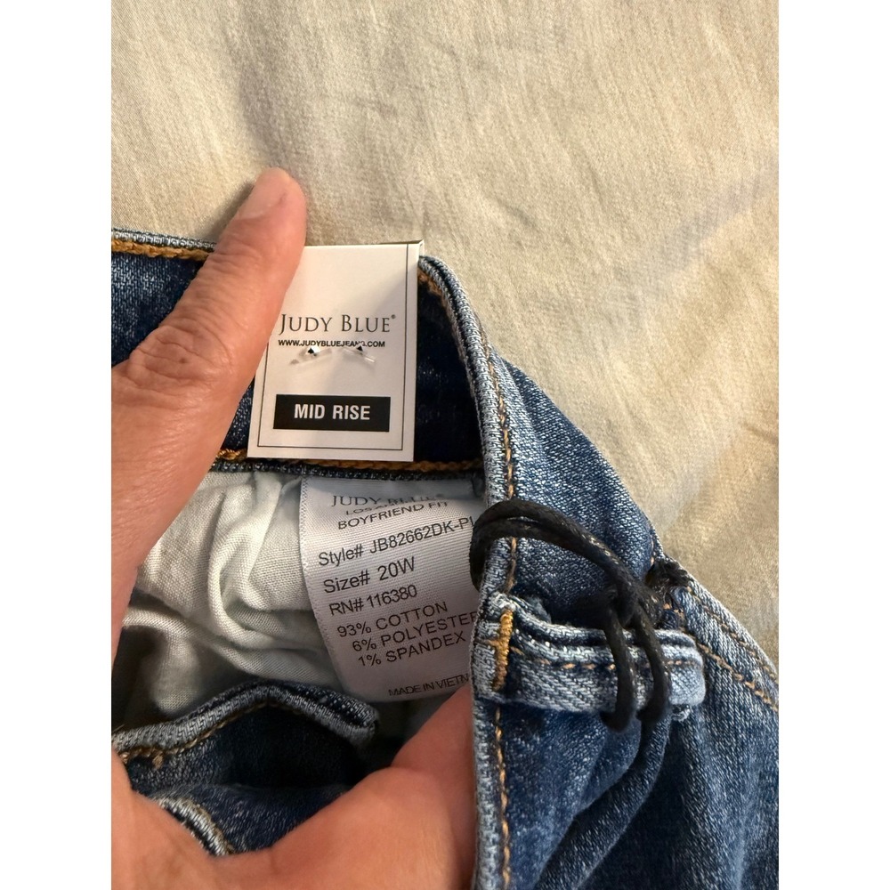Judy Blue 20W Mid Rise Boyfriend Jeans NWT My One & Only Distressed Wash - Picture 8 of 8